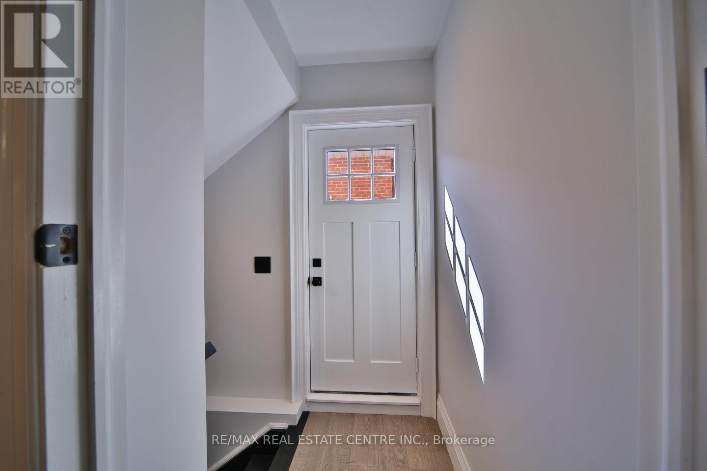 1098 Meredith Avenue, Mississauga, Ontario  L5E 2E1 - Photo 35 - W13219358