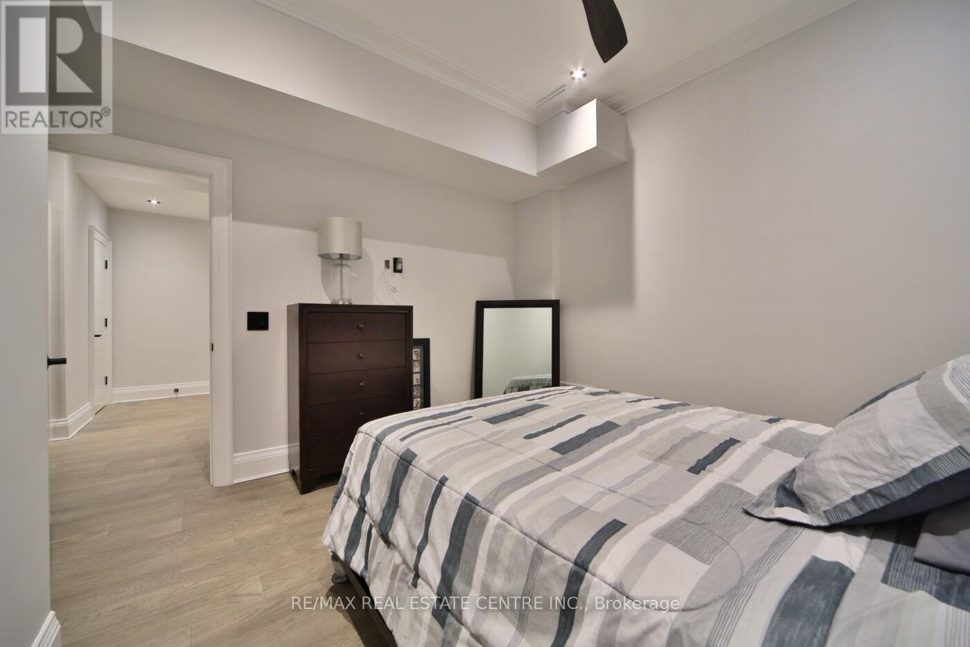 1098 Meredith Avenue, Mississauga, Ontario  L5E 2E1 - Photo 38 - W13219358