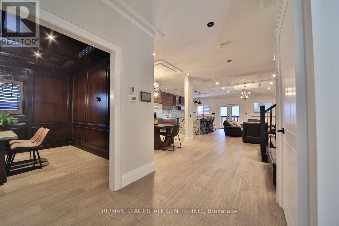 1098 Meredith Avenue, Mississauga, Ontario  L5E 2E1 - Photo 9 - W13219358