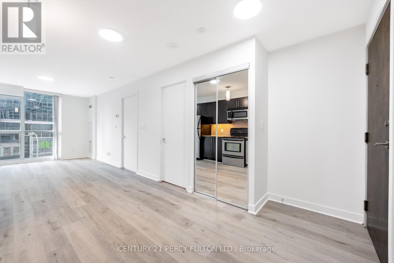 703 - 18 Harbour Street, Toronto, Ontario  M5J 2Z6 - Photo 4 - C13219382