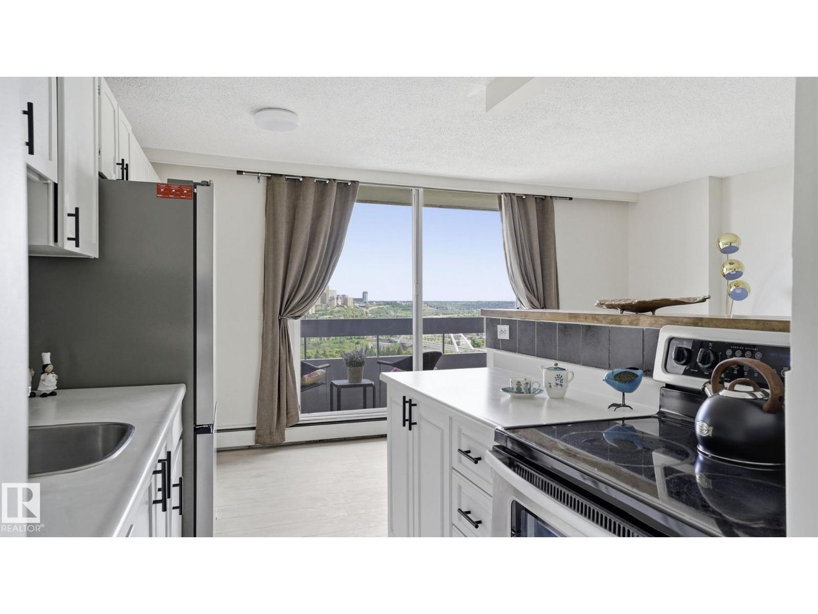 #807 10883 Saskatchewan Nw Dr Nw Nw, Edmonton, Alberta T6E 4S6 - Photo 2 - E4490345