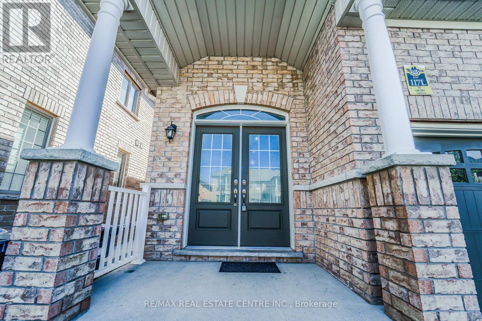 10 Ebury Drive, Brampton, Ontario  L6X 0Z3 - Photo 2 - W13219396