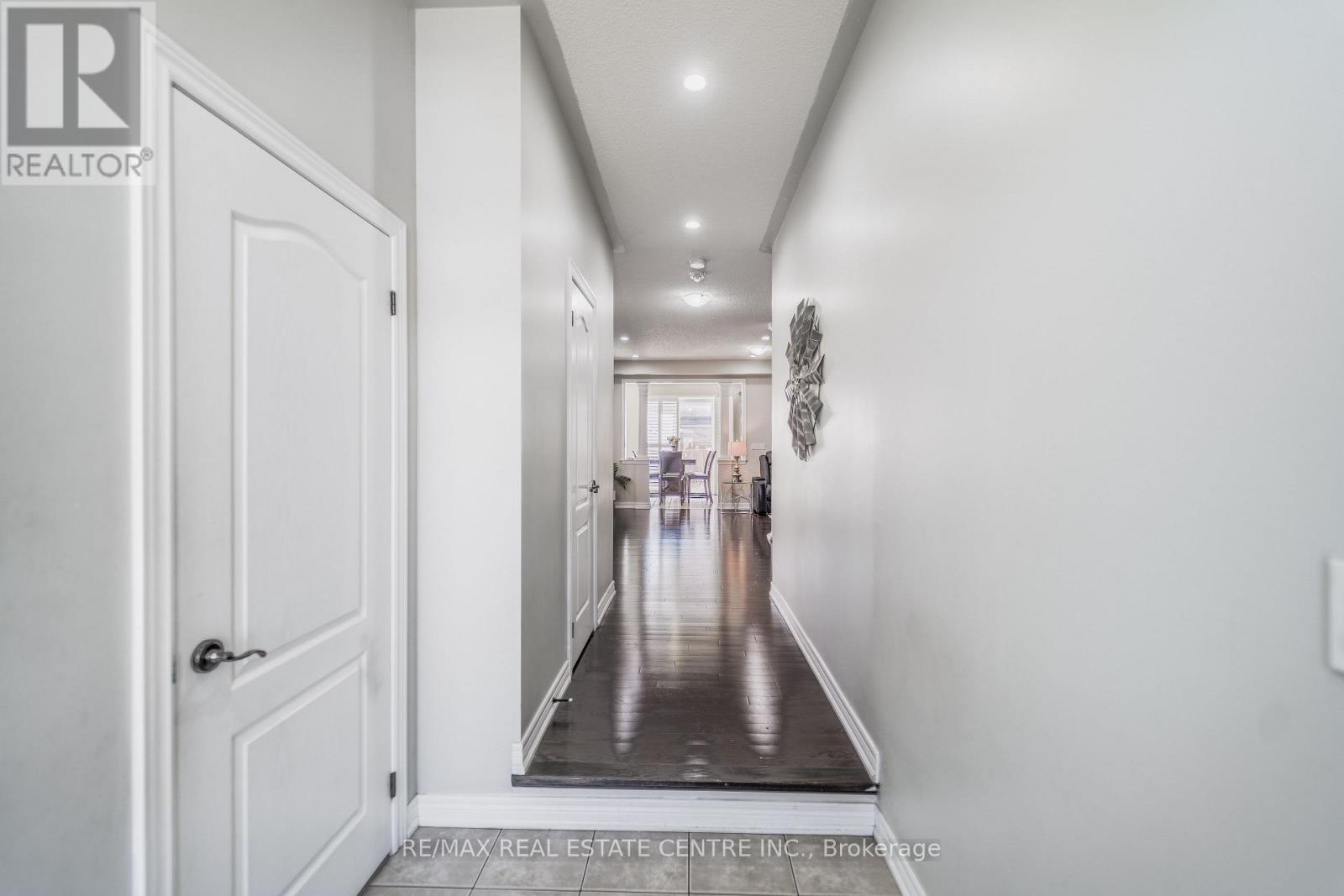 10 Ebury Drive, Brampton, Ontario  L6X 0Z3 - Photo 3 - W13219396