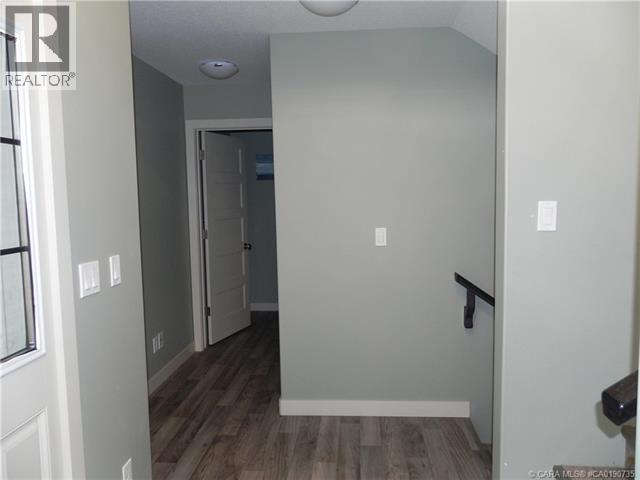 18 Cross Street, Lacombe, Alberta  T4L 0J4 - Photo 4 - A2315573