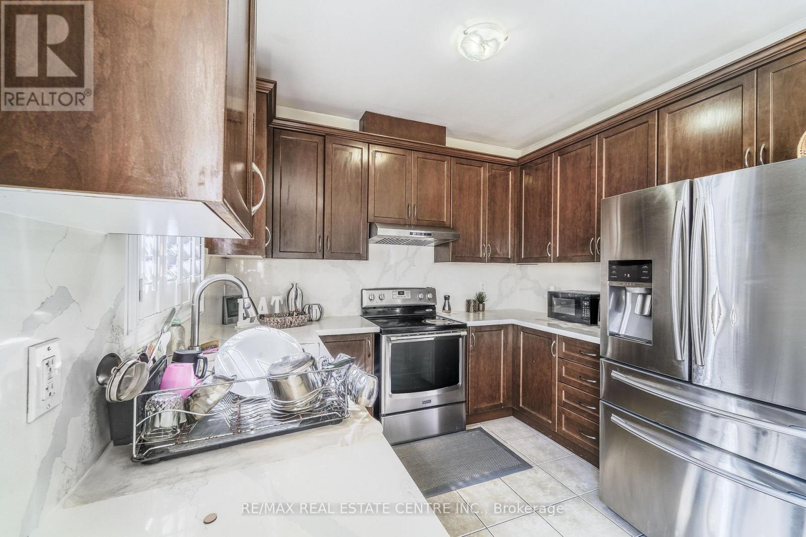 10 Ebury Drive, Brampton, Ontario  L6X 0Z3 - Photo 8 - W13219396