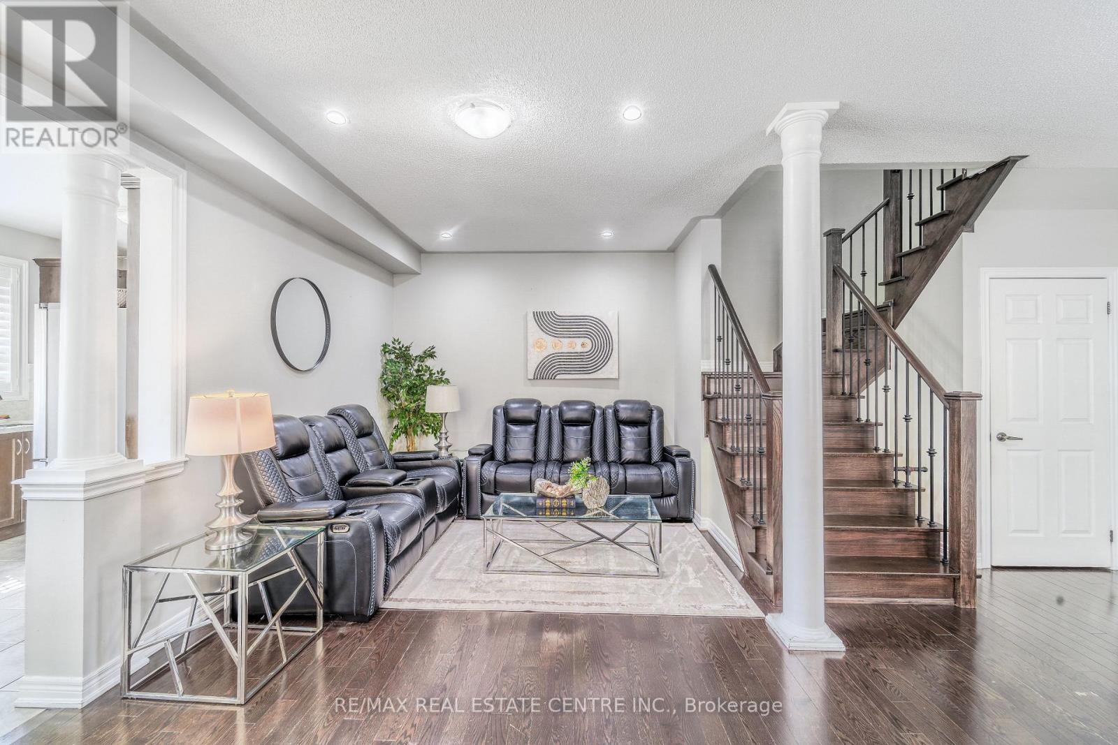 10 Ebury Drive, Brampton, Ontario  L6X 0Z3 - Photo 5 - W13219396