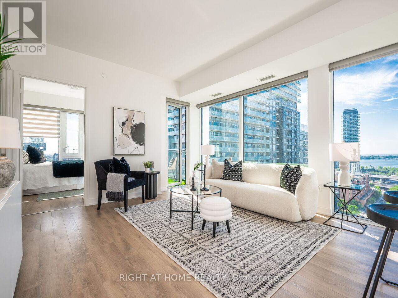 1613 - 158 Front Street E, Toronto, Ontario  M5A 0K9 - Photo 2 - C13219444