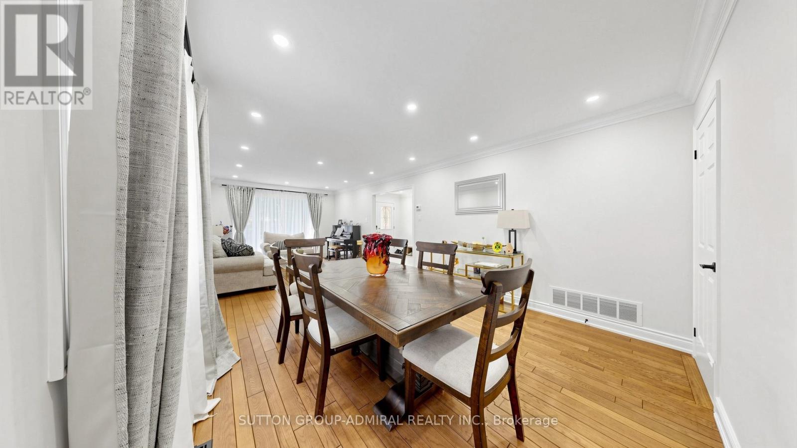 32 Northwood Drive, Toronto, Ontario  M2M 2J8 - Photo 9 - C13219446