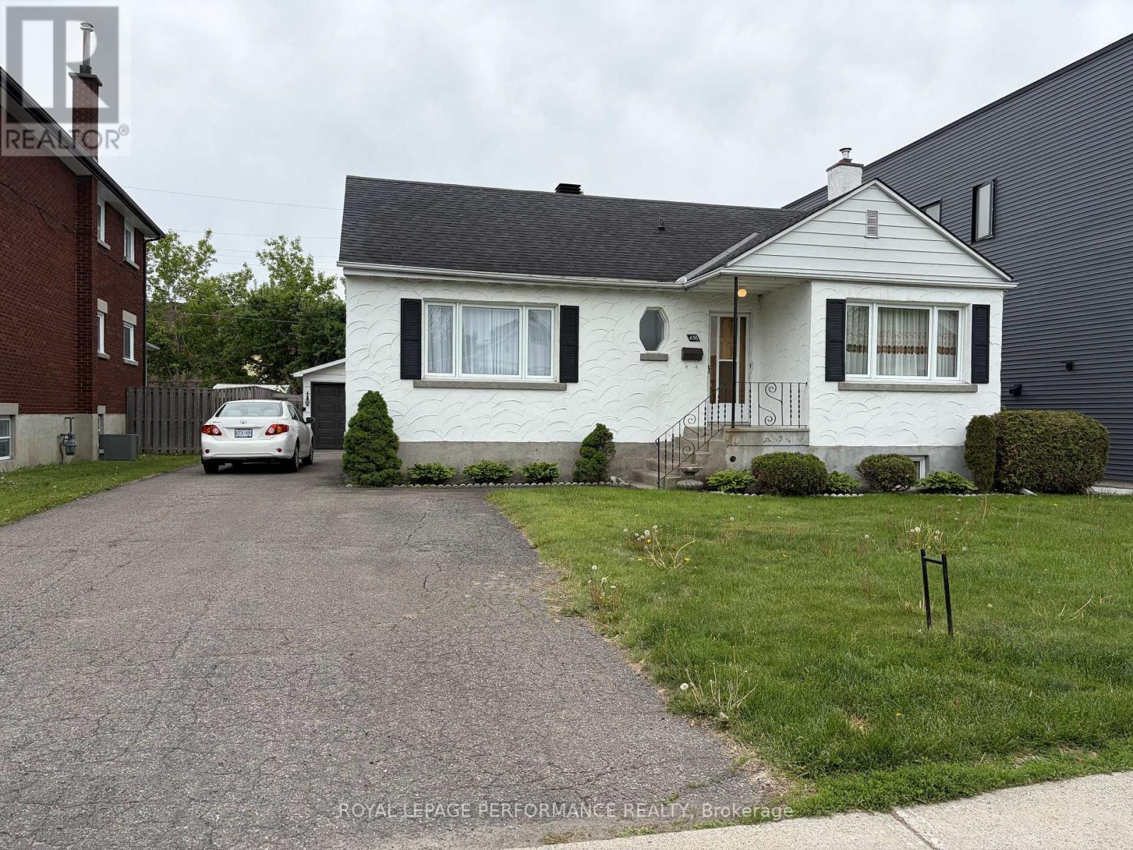 456 BLAKE BOULEVARD, Ottawa, Ontario