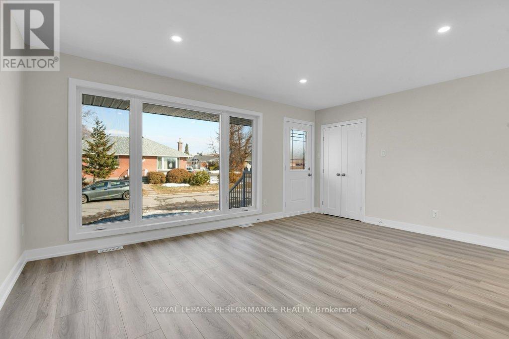 624 Clarke Avenue, Ottawa, Ontario  K1K 0Y7 - Photo 5 - X12882826