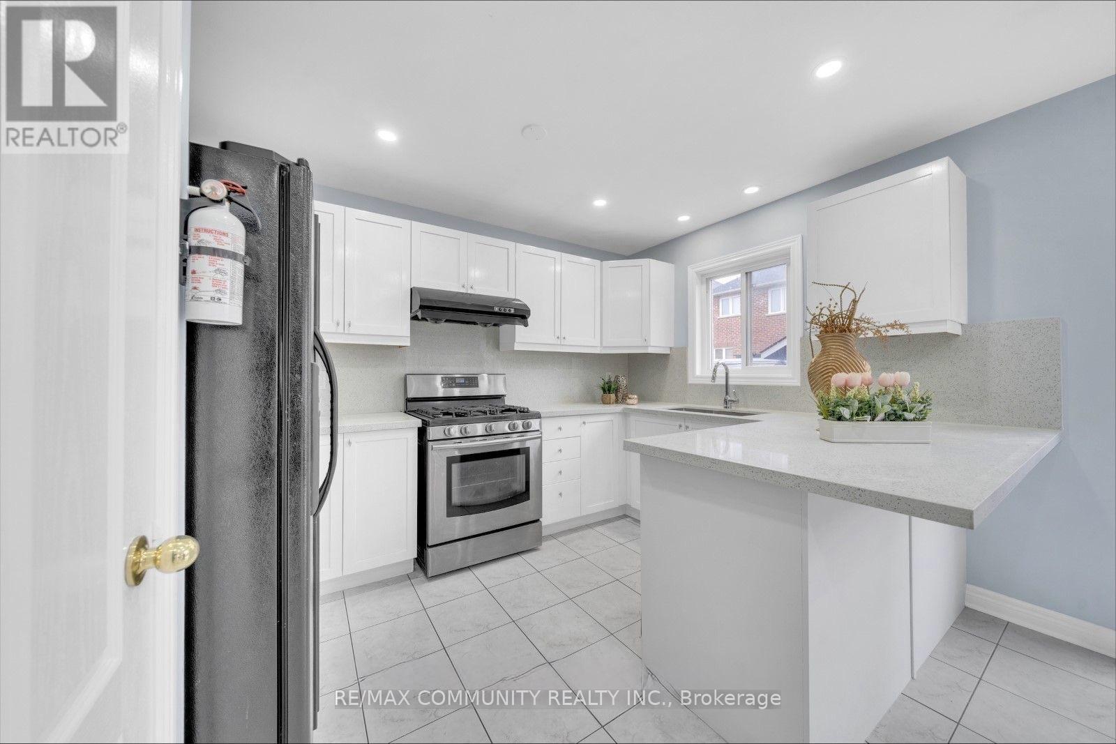 76 Seasons Drive, Toronto, Ontario  M1X 1X9 - Photo 8 - E13219454