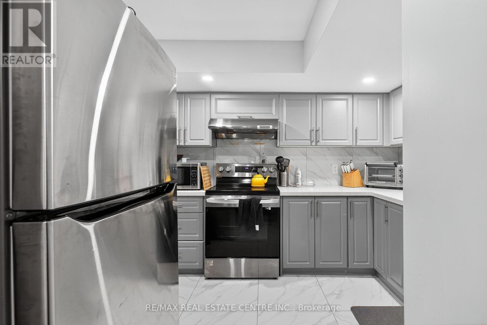 249 Hinton (Lower) Terrace, Milton, Ontario  L9T 7K6 - Photo 6 - W13219440