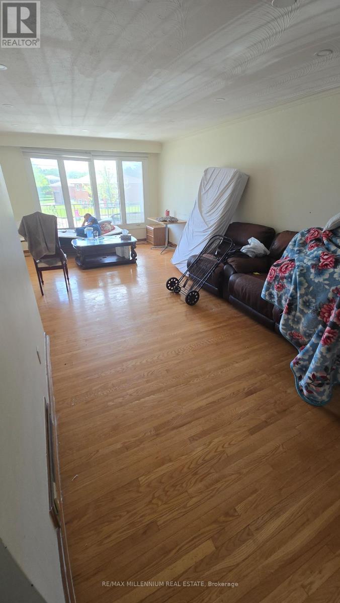 130 Ardwick Boulevard, Toronto, Ontario  M9M 1W2 - Photo 3 - W13219452