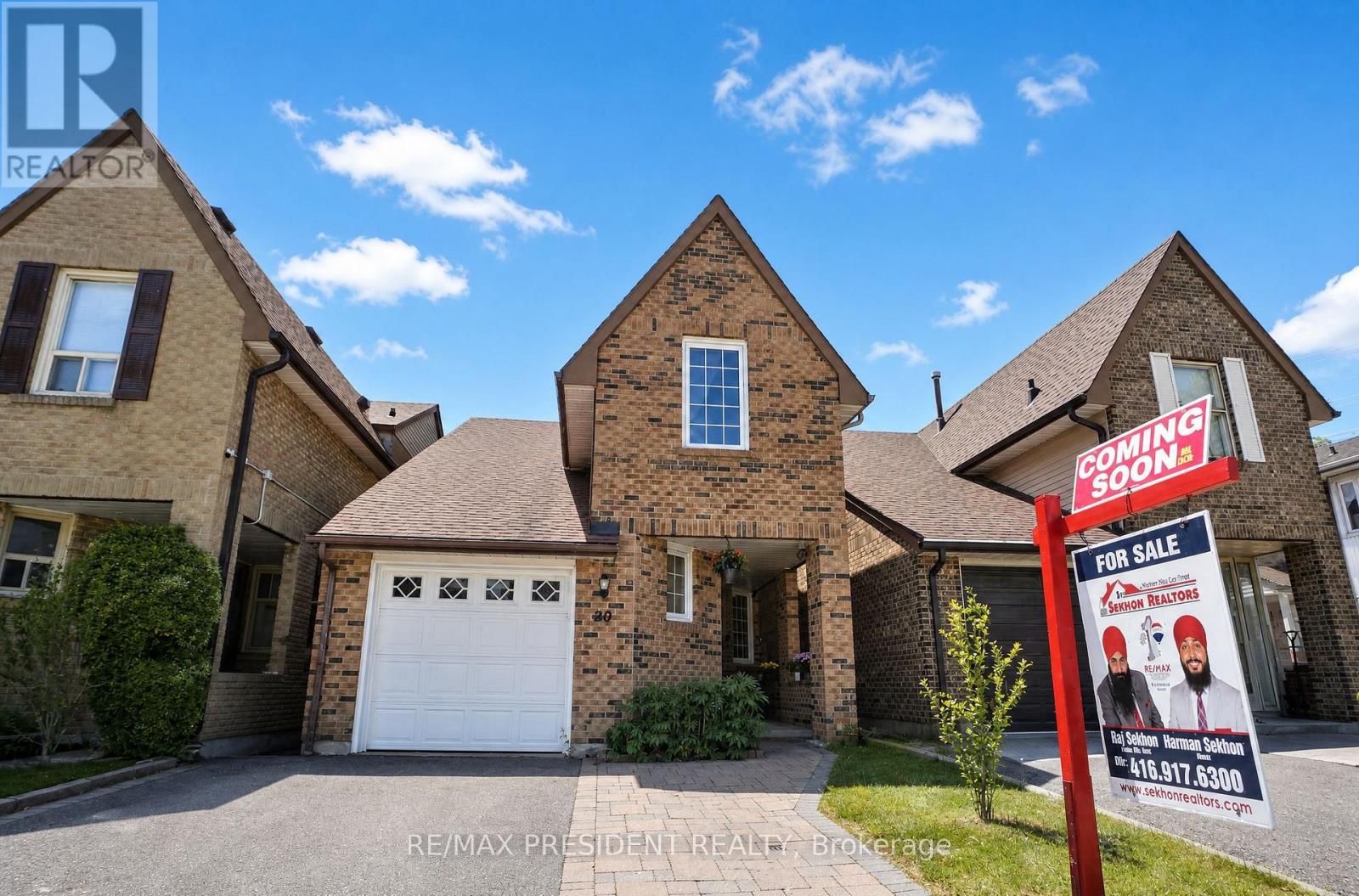 <div class="slider-price">$825,000</div><p>29 Norbrook Crescent, Toronto, Ontario</p>