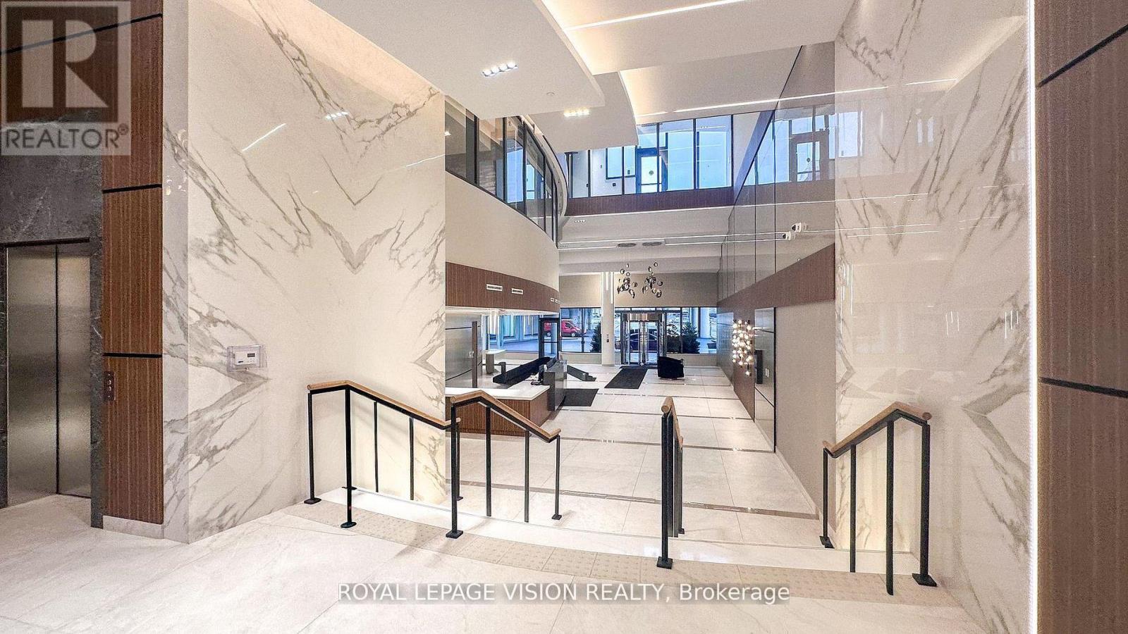 426 - 5105 HURONTARIO STREET, Mississauga, Ontario
