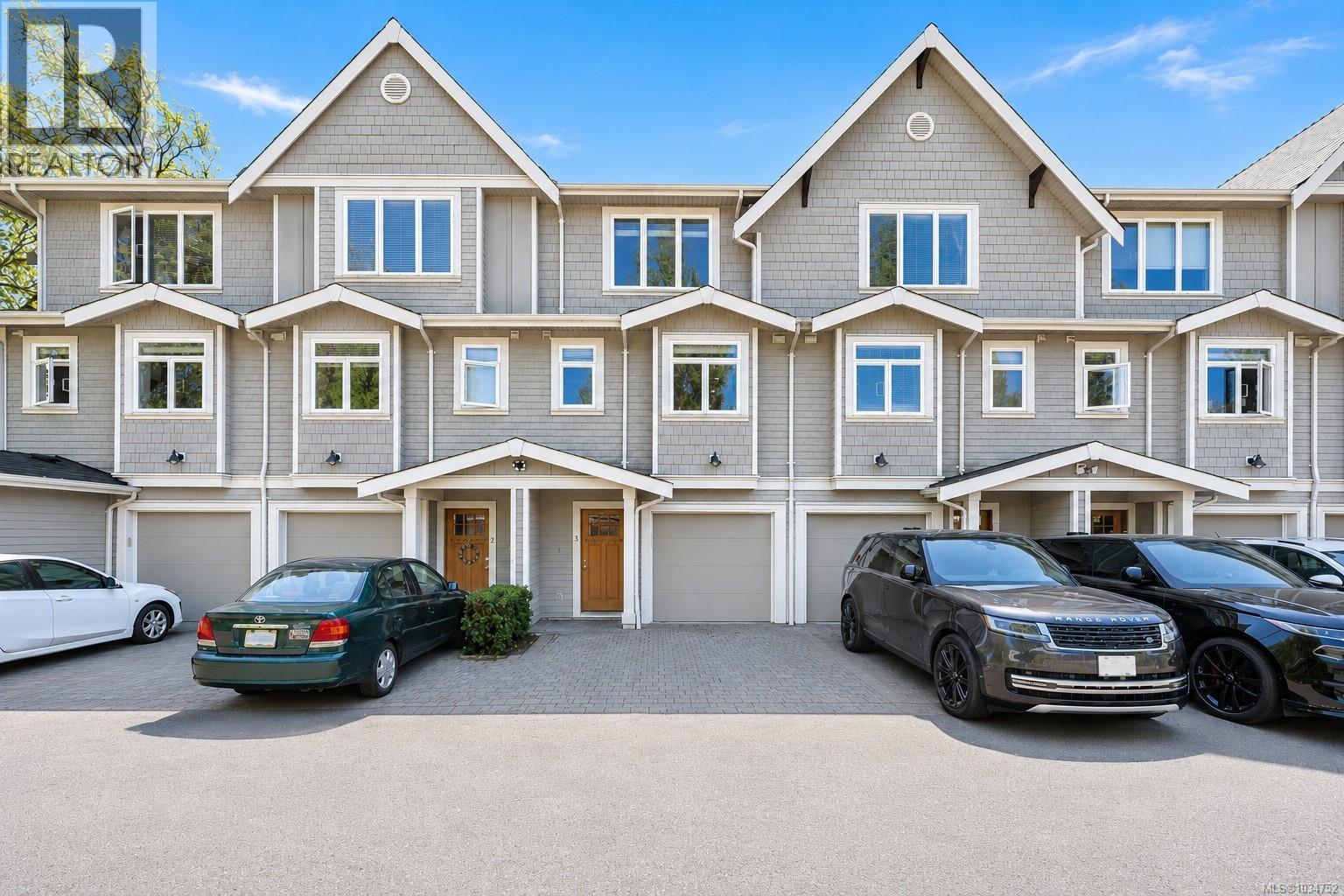 3 2918 Shelbourne St, Victoria, British Columbia