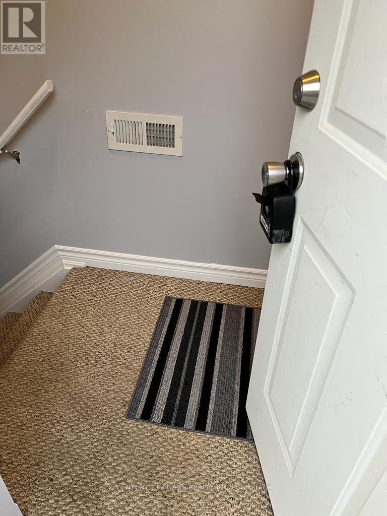 Lower - 1215 King Street E, Oshawa, Ontario  L1H 1H6 - Photo 2 - E13219524