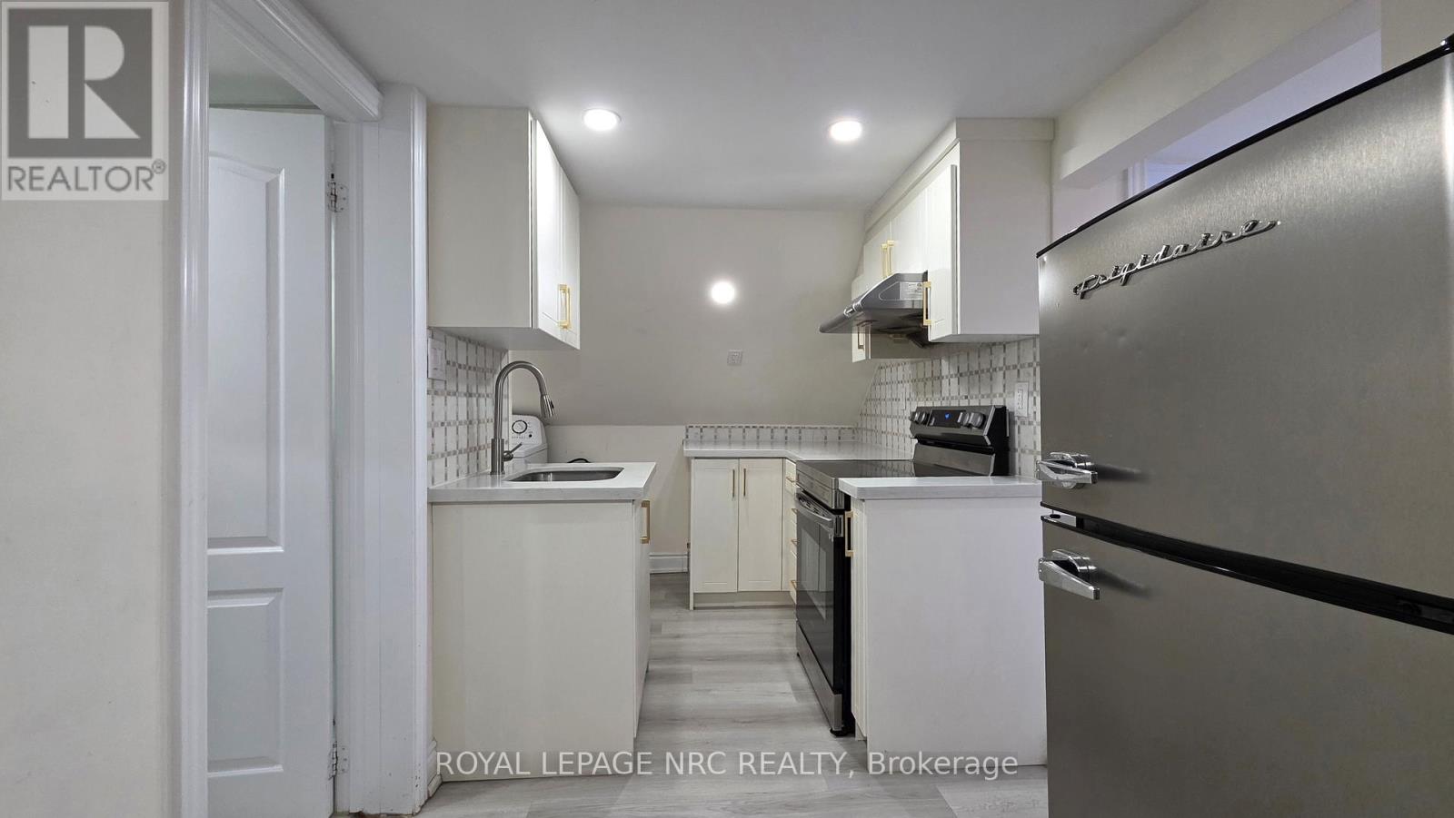 2 - 69 Vine Street, St. Catharines, Ontario  L2R 3X9 - Photo 11 - X13219534