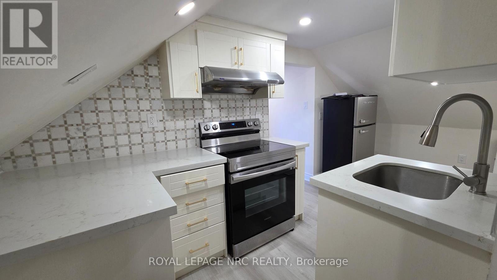 2 - 69 Vine Street, St. Catharines, Ontario  L2R 3X9 - Photo 13 - X13219534