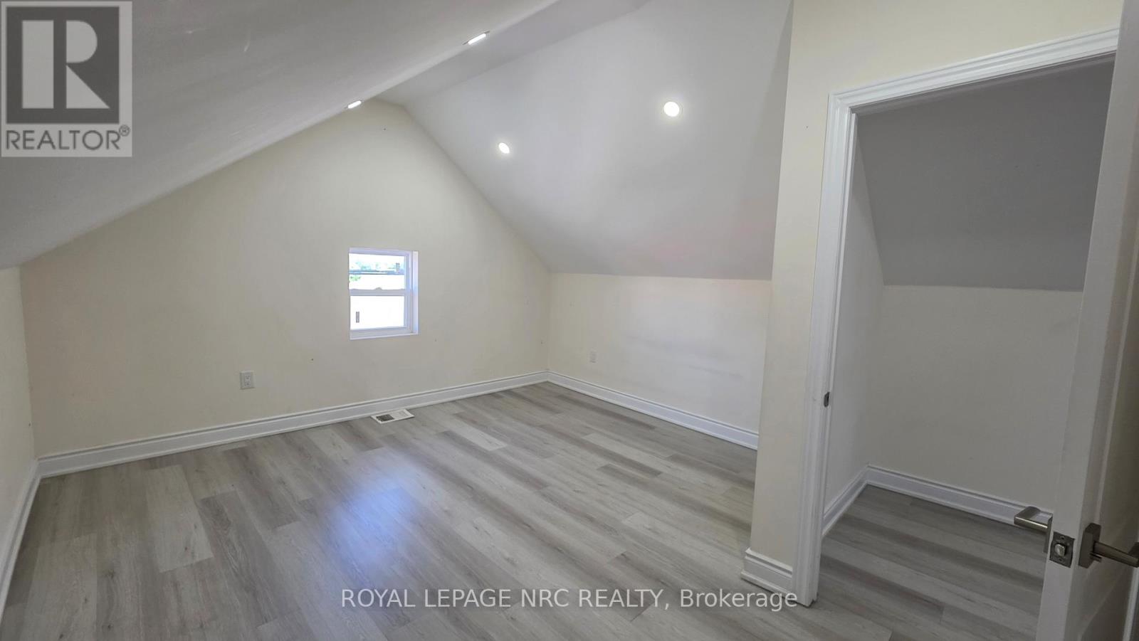 2 - 69 Vine Street, St. Catharines, Ontario  L2R 3X9 - Photo 5 - X13219534