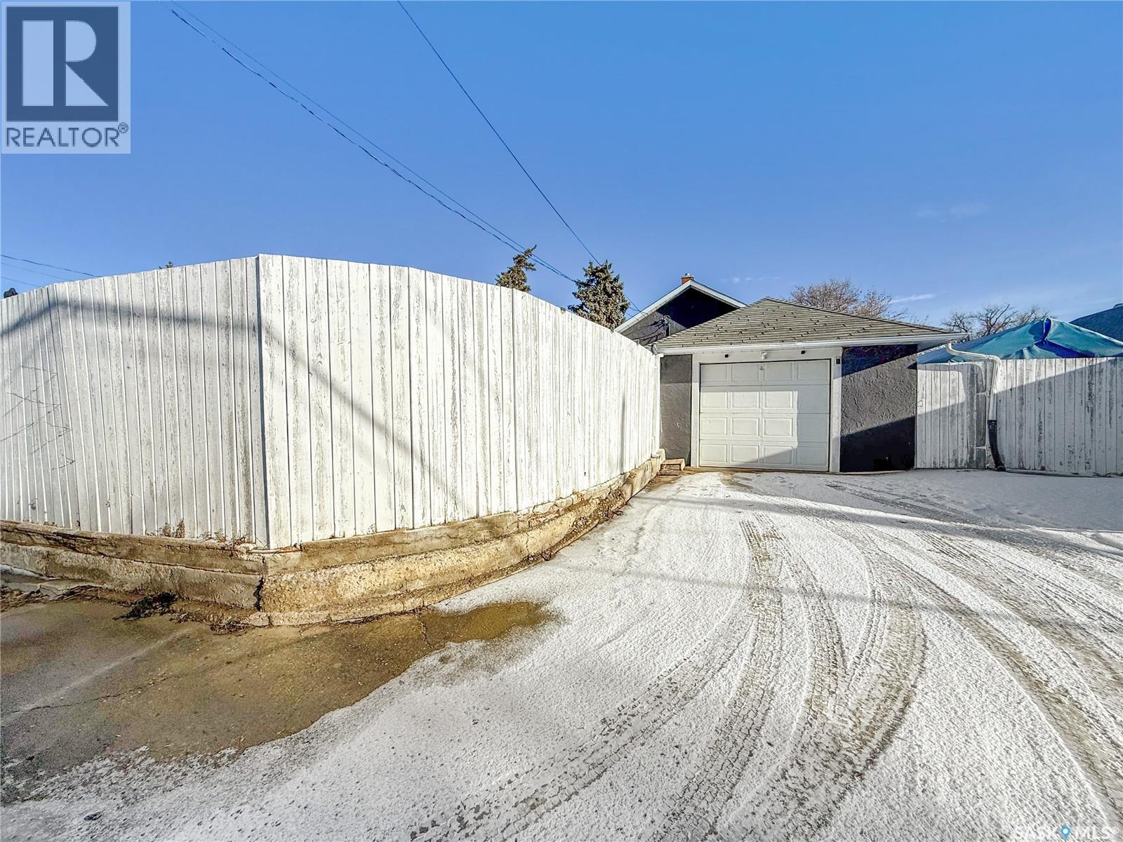 236 7th Avenue NW, Swift Current, Saskatchewan  S9H 0Y8 - Photo 2 - SK026477