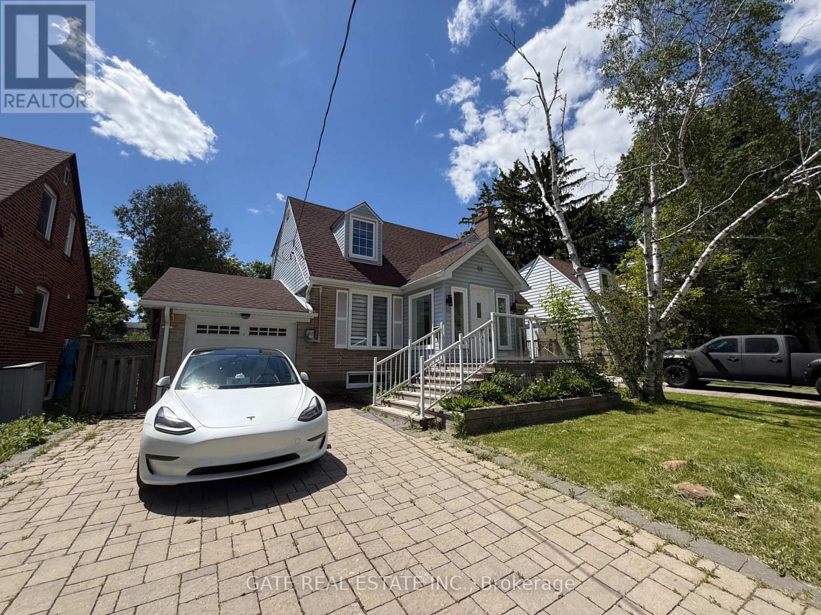 88 Lawrence Avenue, Richmond Hill, Ontario  L4C 1Z3 - Photo 2 - N13219558