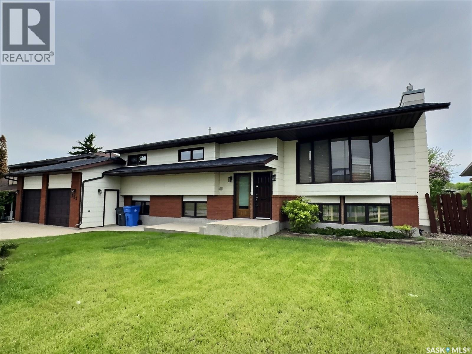 322 Spruce DRIVE, Estevan, Saskatchewan