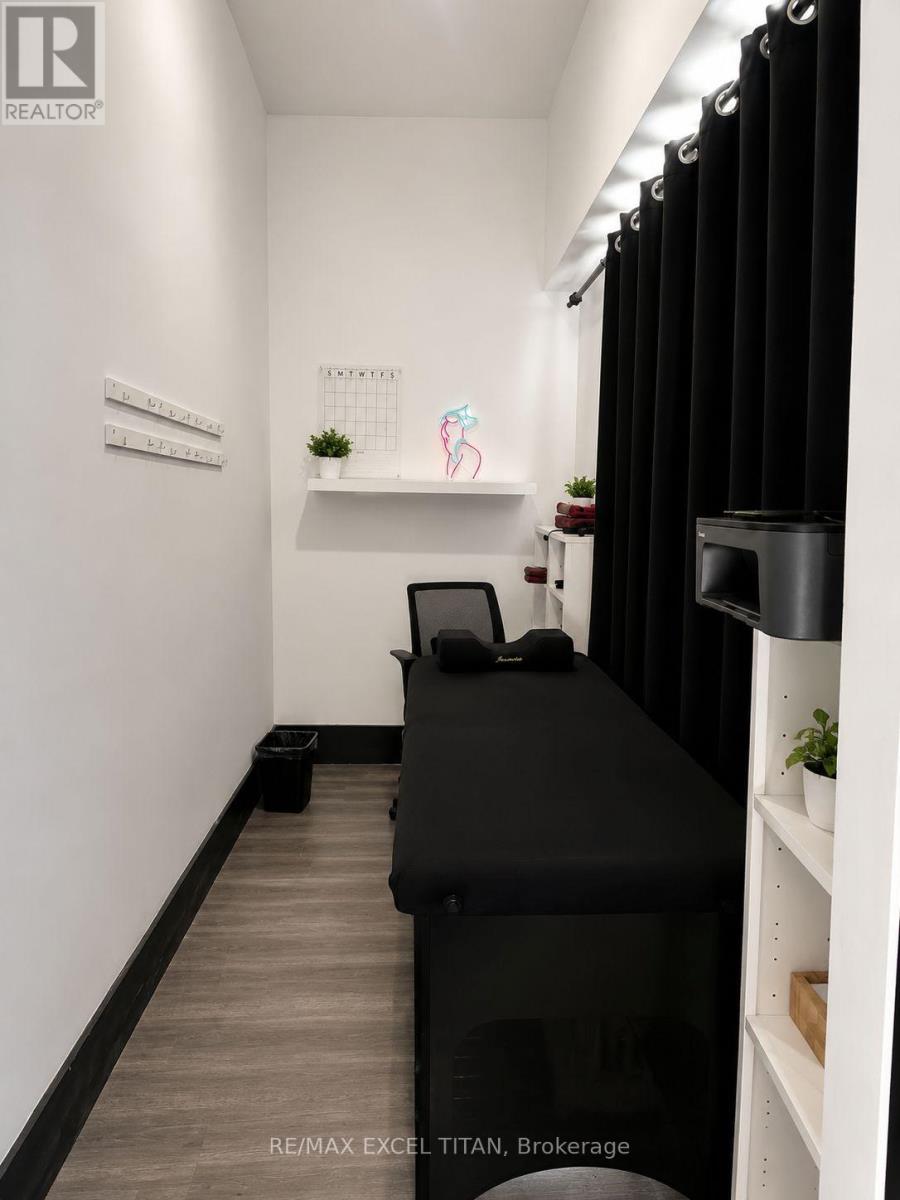 A - 2481 Yonge Street E, Toronto, Ontario  M4P 2H6 - Photo 8 - C13219582