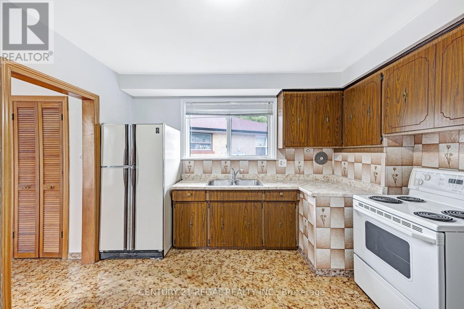 79 Combermere Drive, Toronto, Ontario  M3A 2W4 - Photo 3 - C13219586