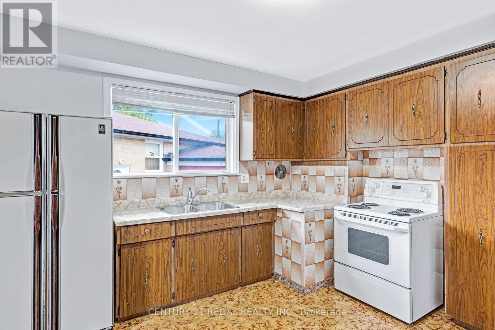 79 Combermere Drive, Toronto, Ontario  M3A 2W4 - Photo 5 - C13219586
