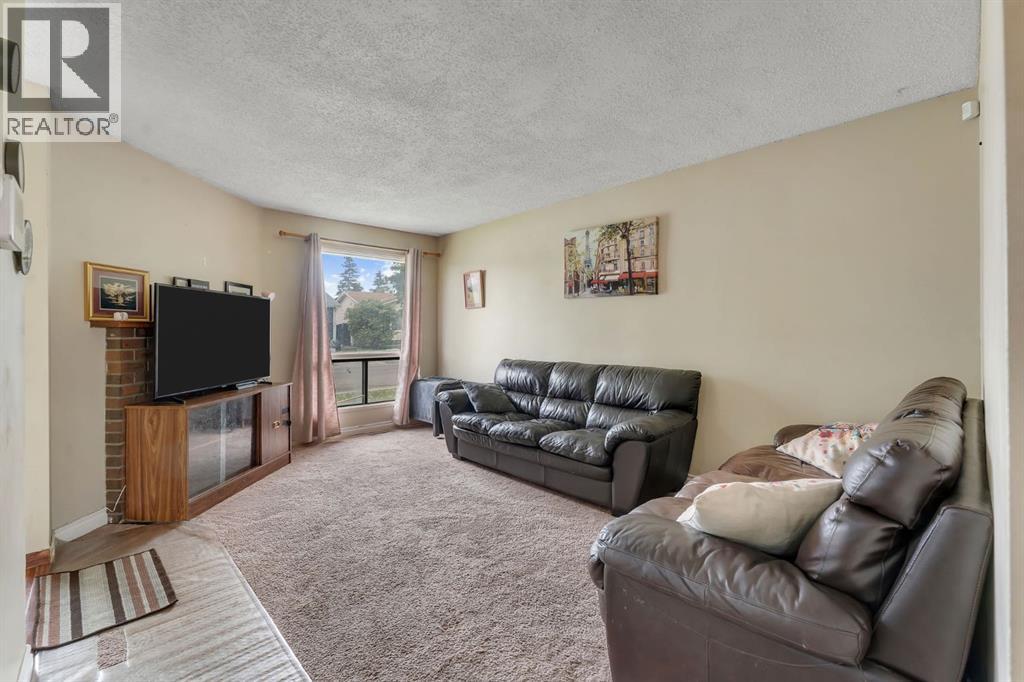 145 Castlebrook Way Ne, Calgary, Alberta  T3J 2A7 - Photo 9 - A2315740