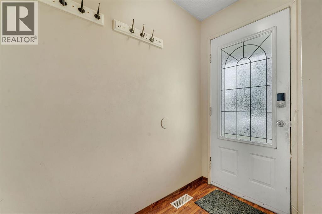 145 Castlebrook Way Ne, Calgary, Alberta  T3J 2A7 - Photo 8 - A2315740