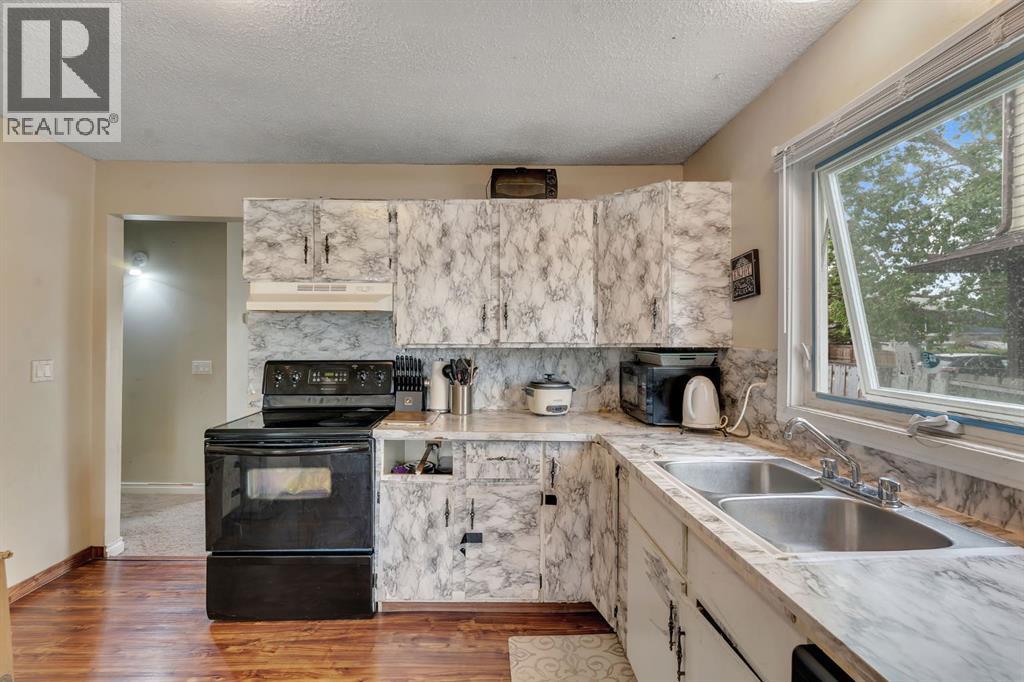 145 Castlebrook Way Ne, Calgary, Alberta  T3J 2A7 - Photo 14 - A2315740