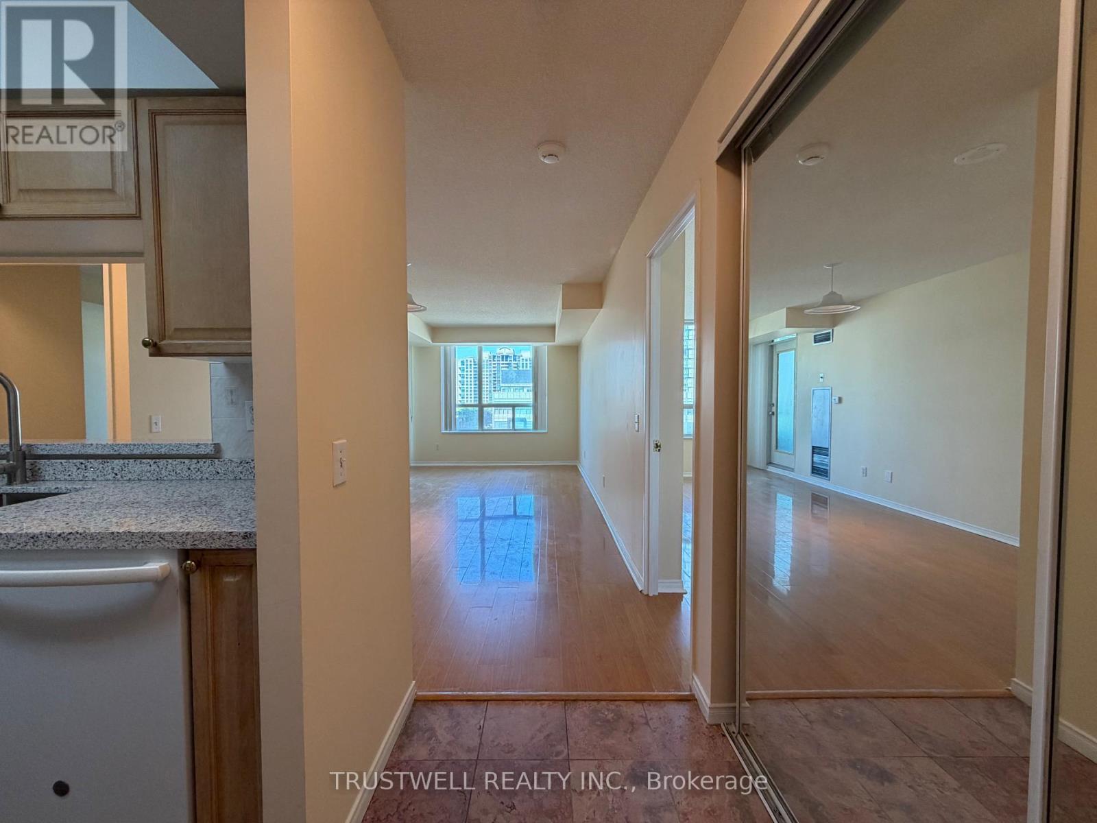 902 - 238 DORIS AVENUE, Toronto, Ontario
