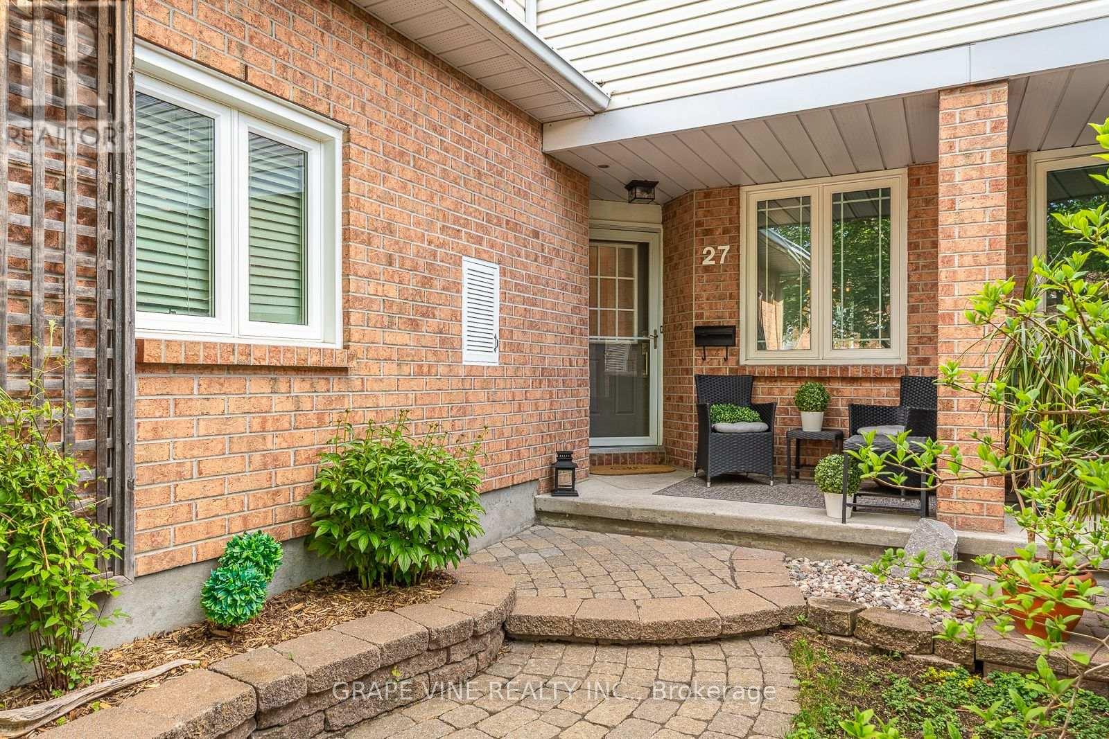 27 Ravenscroft Court, Ottawa, Ontario  K2S 1R3 - Photo 3 - X13219608