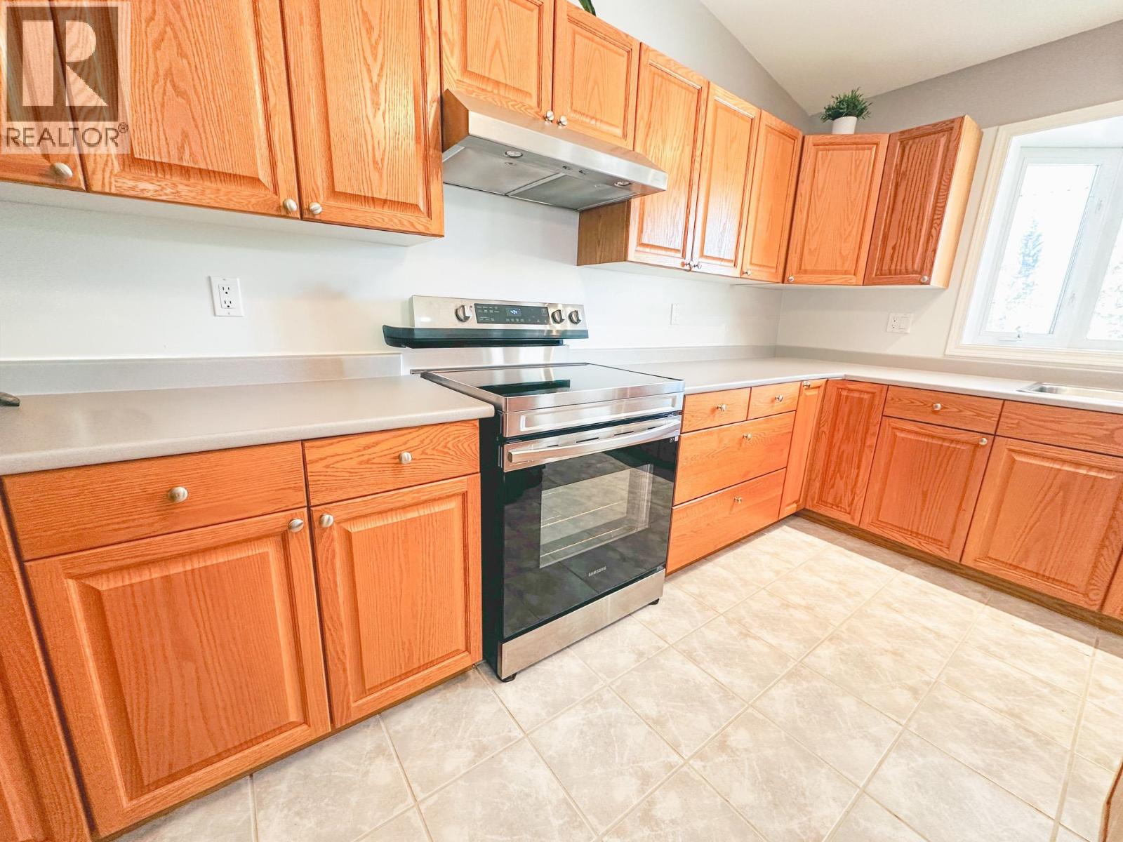605 9th Avenue, Burns Lake, British Columbia  V0J 1E0 - Photo 25 - R3129681