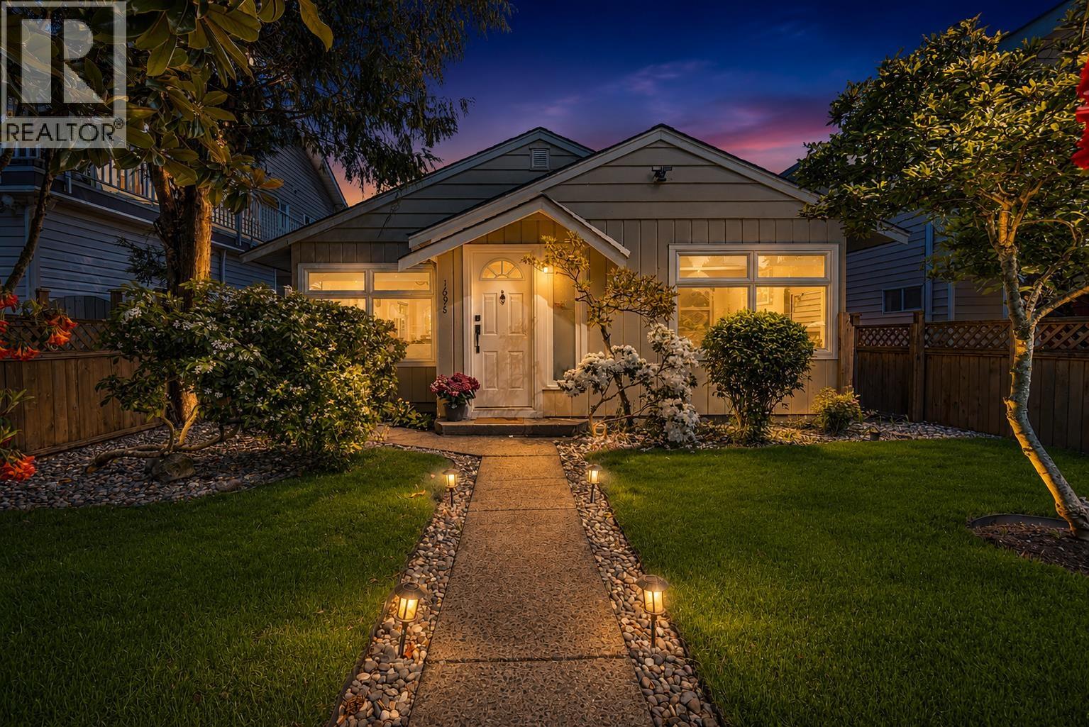 1698 GARDEN AVENUE, North Vancouver, British Columbia