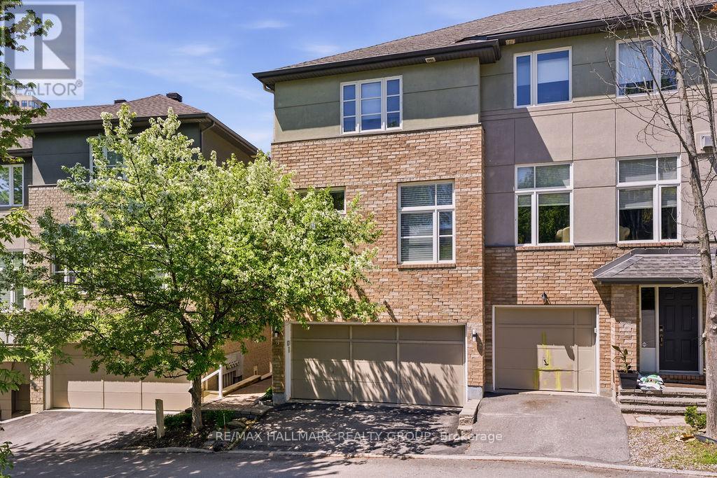 8 PONDSIDE PRIVATE, Ottawa, Ontario