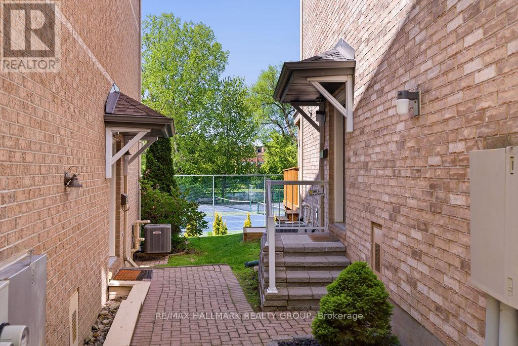 8 Pondside Private, Ottawa, Ontario K1K 4X3 - Photo 2 - X13219638