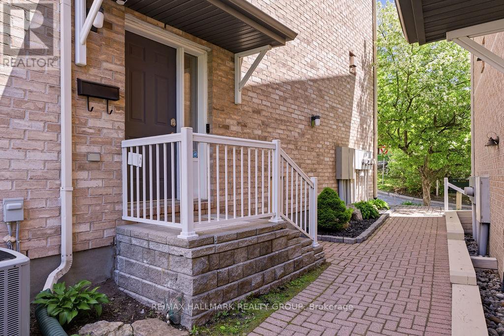 8 Pondside Private, Ottawa, Ontario K1K 4X3 - Photo 3 - X13219638