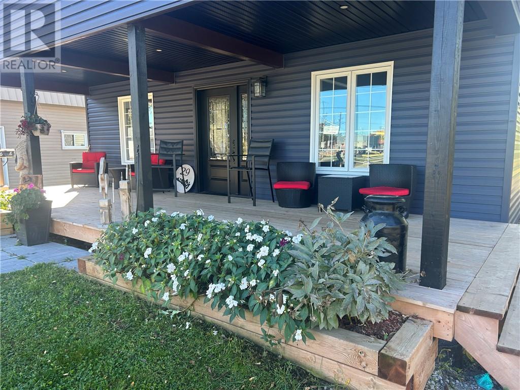 29 Vankoughnet  St. E., Little Current, Ontario  P0P 1K0 - Photo 2 - 2128191