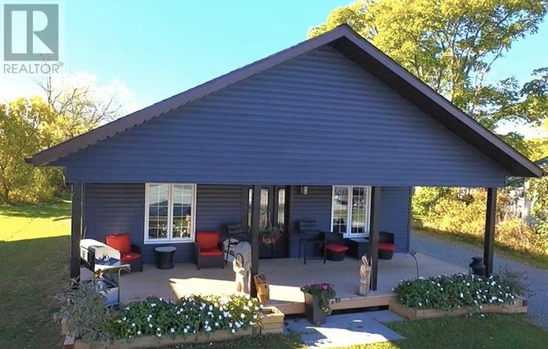 29 Vankoughnet  St. E., Little Current, Ontario  P0P 1K0 - Photo 3 - 2128191