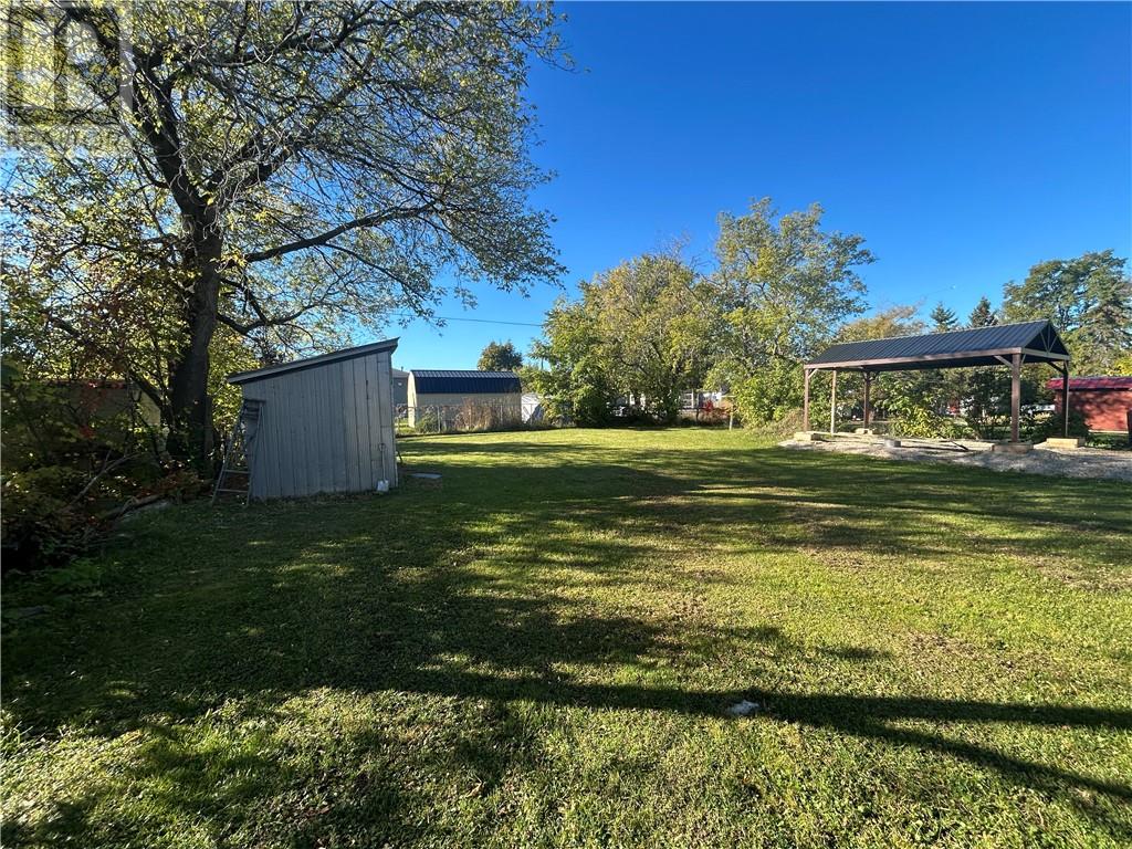 29 Vankoughnet  St. E., Little Current, Ontario  P0P 1K0 - Photo 6 - 2128191