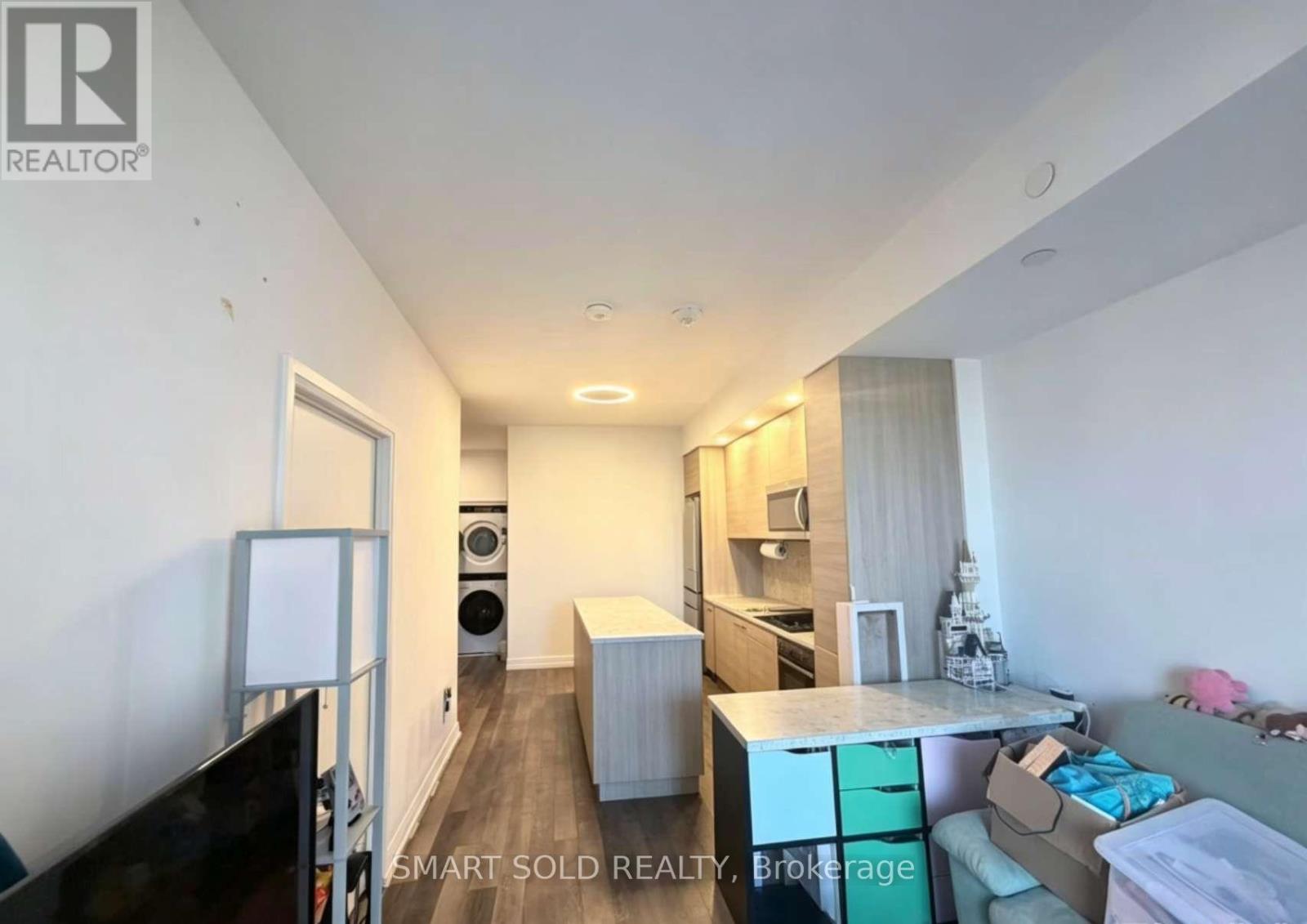 1001 - 75 Canterbury Place, Toronto, Ontario  M2N 0L2 - Photo 3 - C13219676