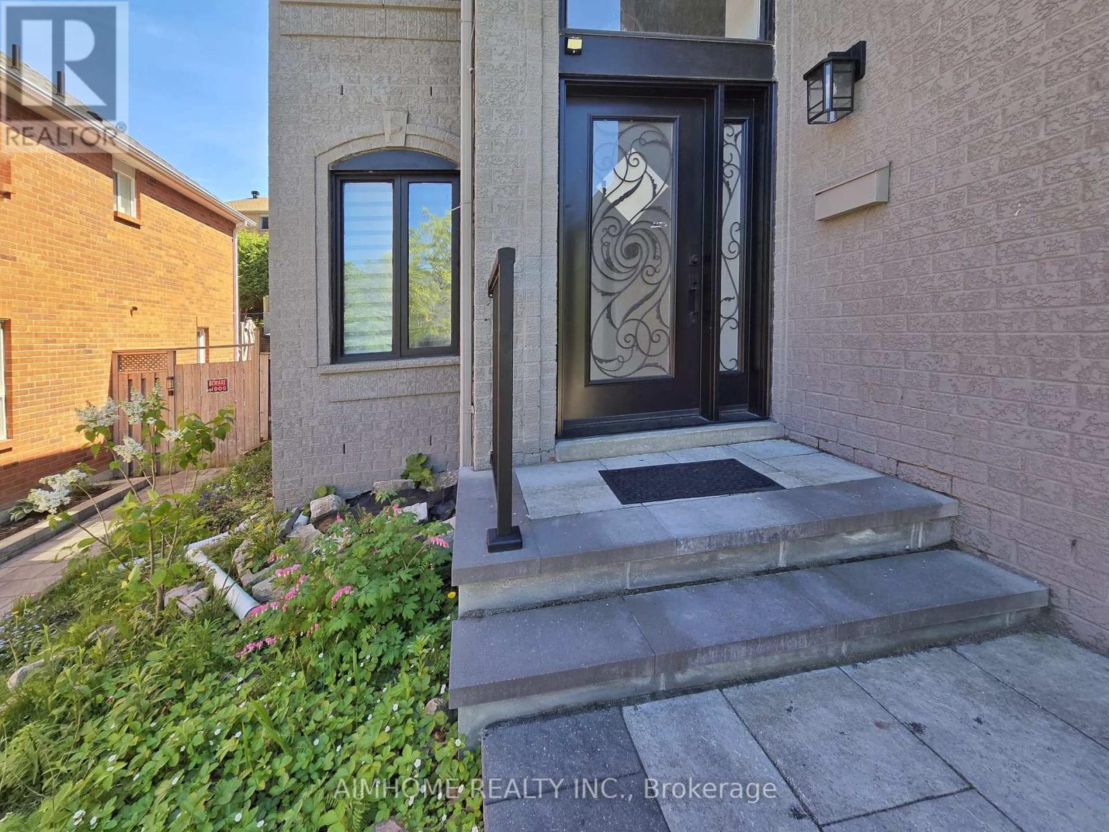137 Mcclellan Way, Aurora, Ontario  L4G 6M5 - Photo 2 - N13219690