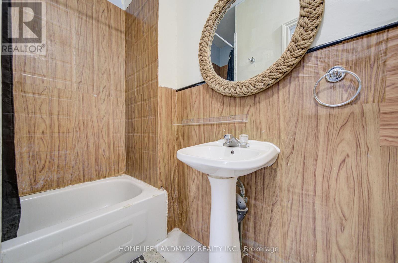 Main & Bsmt - 19 Armstrong Avenue, Toronto, Ontario  M6H 1V9 - Photo 14 - W13144626