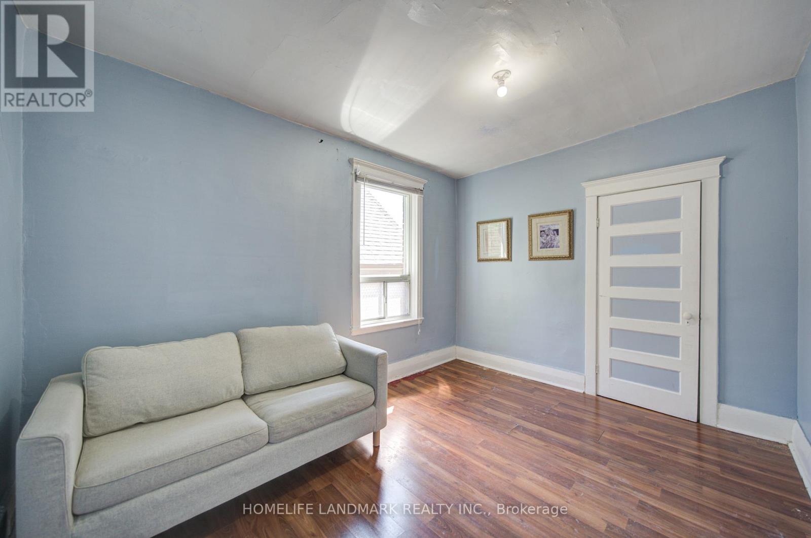 2nd Fl - 19 Armstrong Avenue, Toronto, Ontario  M6H 1V9 - Photo 4 - W13144650