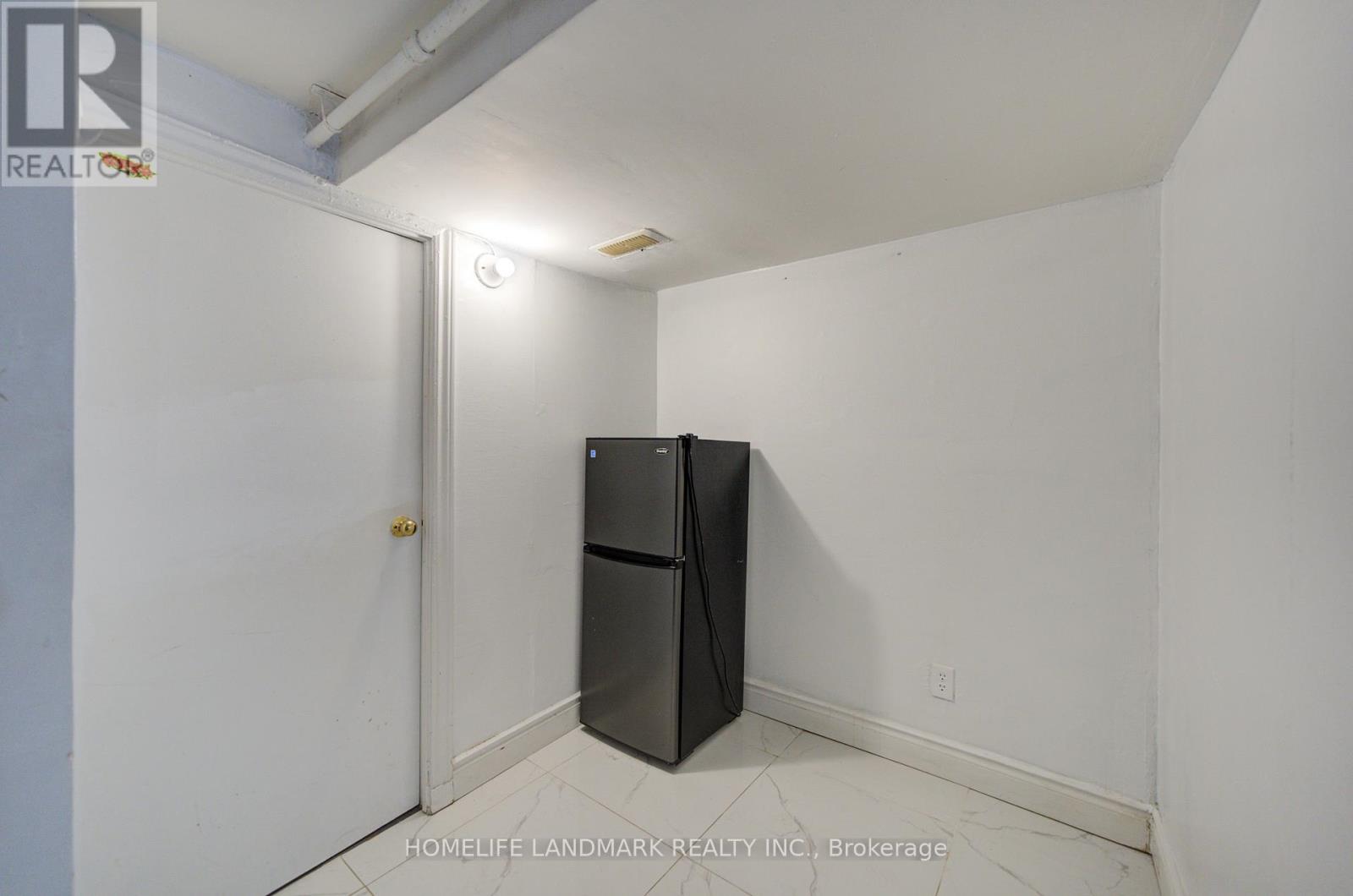 Main & Bsmt - 19 Armstrong Avenue, Toronto, Ontario  M6H 1V9 - Photo 16 - W13144626