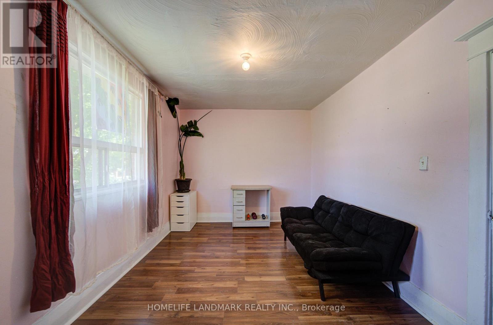 2nd Fl - 19 Armstrong Avenue, Toronto, Ontario  M6H 1V9 - Photo 7 - W13144650