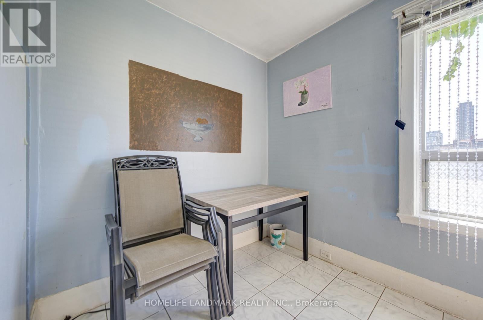 2nd Fl - 19 Armstrong Avenue, Toronto, Ontario  M6H 1V9 - Photo 17 - W13144650